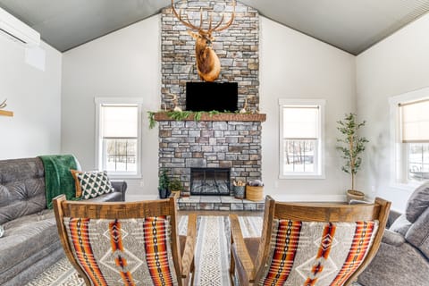 Family Retreat w/ Fire Pit & Yard in Mineral City House in Ohio