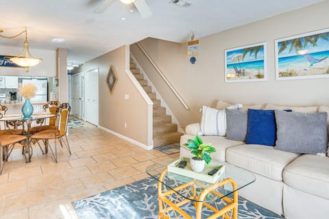 Walk to Beach: PCB Gem w/ Community Pool Access! Apartment in Lower Grand Lagoon