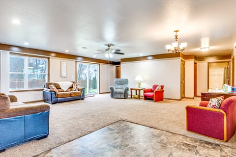 ‘Meadow Edges’ w/ Yard & Views in Odon House in Indiana