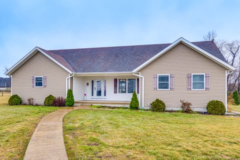 ‘Meadow Edges’ w/ Yard & Views in Odon House in Indiana
