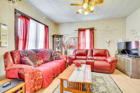 Steps to Root River: Home w/ Large Yard! House in Wisconsin