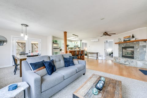 Fire Pit & Mountain Views: Waynesville Retreat! House in Maggie Valley