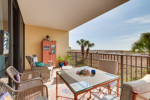 Mardi Gras Boho Chic Condo on the Gulf! Apartment in Dauphin Island