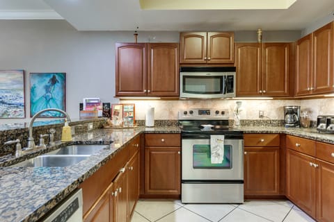 Mardi Gras Boho Chic Condo on the Gulf! Apartment in Dauphin Island