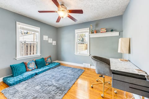 3 Mi to Hospitals: Inviting Rockford Home w/ Yard! House in Rockford