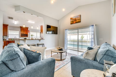 8 Mi to Disney Parks: Poolside Paradise! House in Kissimmee