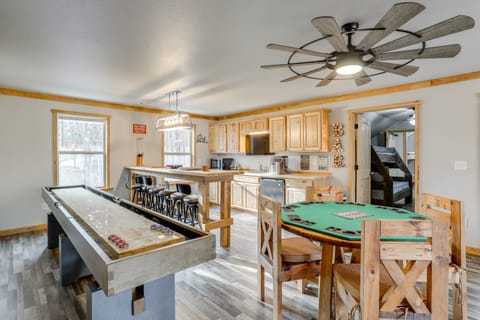 Greers Ferry Lake Access & Deck: Group Getaway! House in Heber Springs