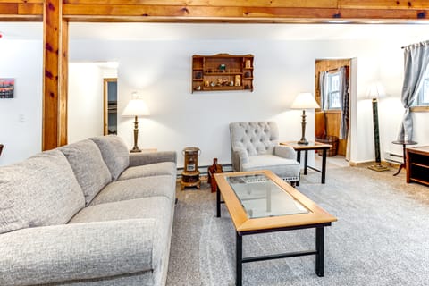 2 Ponds & Trail Access: Peaceful Cabin in Calumet! House in Wisconsin