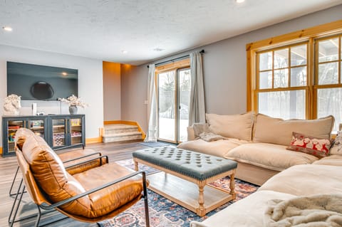 6 Mi to Lake Winnipesaukee: New Hampshire Home House in Gilford