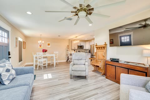 1 Mi to Beach: Dog-Friendly PCB Home w/ Backyard! House in Upper Grand Lagoon