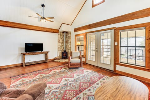 Fire Pit, Views: Peaceful Texas Hill Country Cabin House in Rio Grande