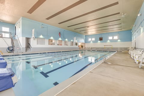 'Better Lake Than Never' Huddleston Condo Apartment in Smith Mountain Lake