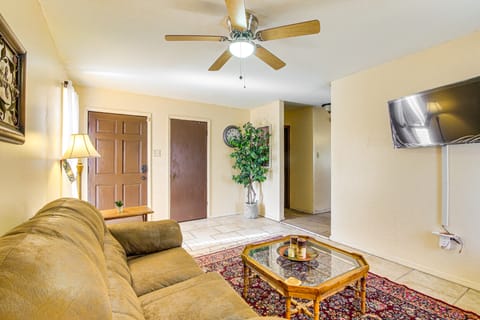 17 Mi to Dtwn Memphis: Townhome w/ Fenced Yard! Apartment in Memphis