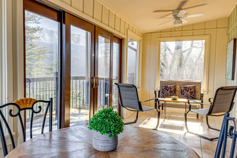 Hot Tub, Game Room & Mtn Views! Gatlinburg Getaway House in Pittman Center