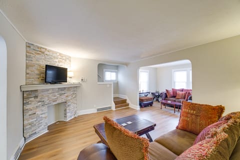 11 Mi to Dtwn Cleveland: Family Home w/ Yard House in Cleveland Heights