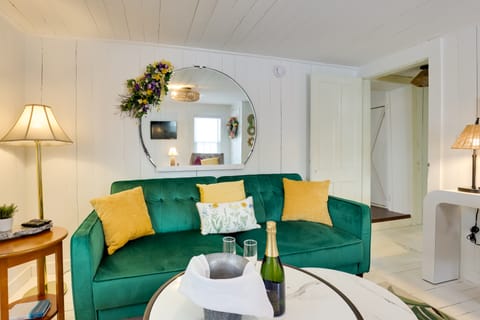 Walk to Eats: Mtn-View Hammondsport Hideaway! Apartment in Hammondsport