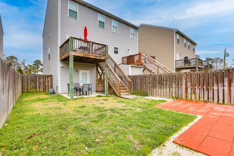 1 Mi to Ocean: Modern Carolina Beach Townhome Apartment in Carolina Beach