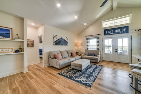 Lake View + Deck: Group Getaway in Grand Rivers! House in Grand Rivers