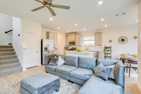 9 Mi to Oil Ranch: Family-Friendly Home w/ Yard House in Cypress