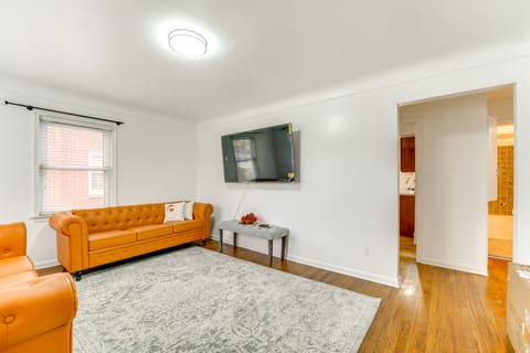 13 Mi to Downtown Detroit: Bright Home House in Dearborn Heights