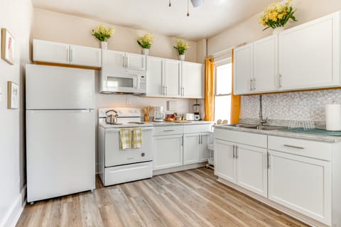 3 Mi to Dtwn Indy: Pet-Friendly Home w/ Backyard! House in Indianapolis