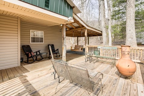 7 Mi to Lake Chatuge: Creekside Cabin w/ Decks! House in Shooting Creek