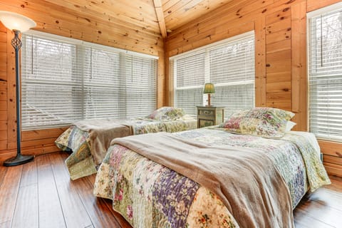 7 Mi to Lake Chatuge: Creekside Cabin w/ Decks! House in Shooting Creek