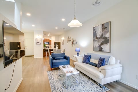 3 Mi to Old Town: Albuquerque Townhome w/ Yard! Apartment in Albuquerque