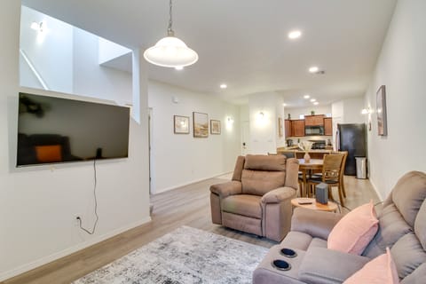 3 Mi to Downtown: WFH-Friendly ABQ Townhome! Apartment in Albuquerque