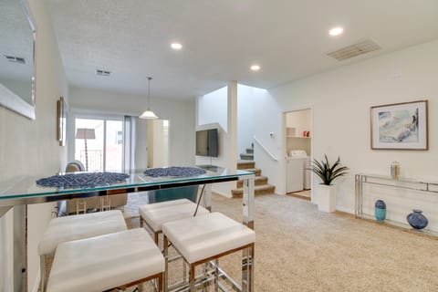 4 Mi to UNM: Convenient Albuquerque Townhome! Apartment in Albuquerque