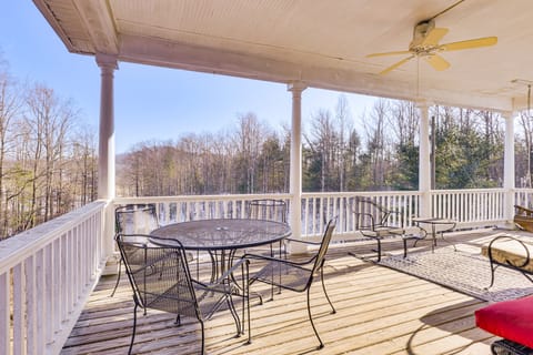 Family Home w/ Game Room & Decks in Etlan! House in Shenandoah Valley