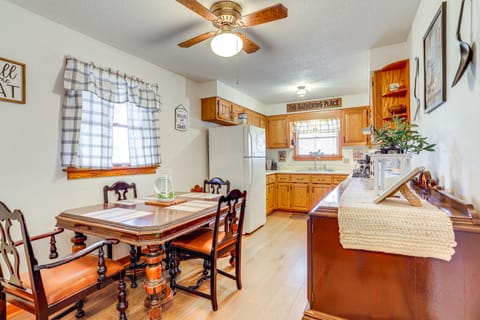 1 Mi to Dtwn Mountain View: Home w/ Deck House in Mountain View
