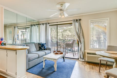 Walk to Coligny Beach Park: Condo w/ Pool Access! Apartment in South Forest Beach