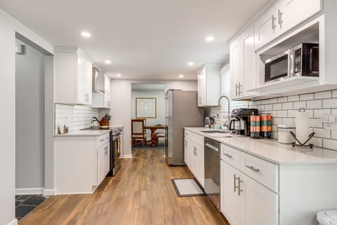 10 Mi to Downtown Macon: Family Home w/ Patio! House in Georgia