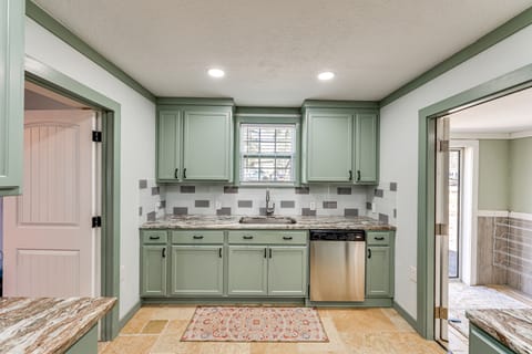 4 Mi to Savannah River Access: Home w/ Fire Pit House in Clarks Hill Lake