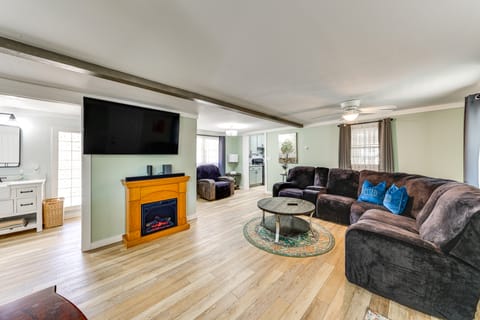 4 Mi to Savannah River Access: Home w/ Fire Pit House in Clarks Hill Lake