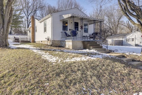 3 Mi to Englewood Dam: Pet-Friendly Home w/ Yard! House in Dayton
