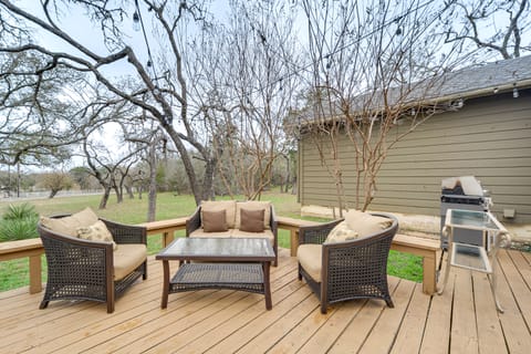 Serene Family Cottage w/ Deck & BBQ Cottage in Lake Travis