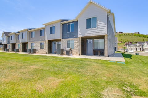 Walk to Marina & Lake: Spacious Garden City Gem! Apartment in Garden City