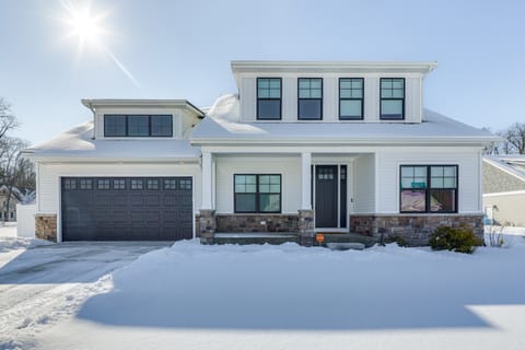 2 Mi to Notre Dame: Spacious Home w/ Private Yard House in South Bend