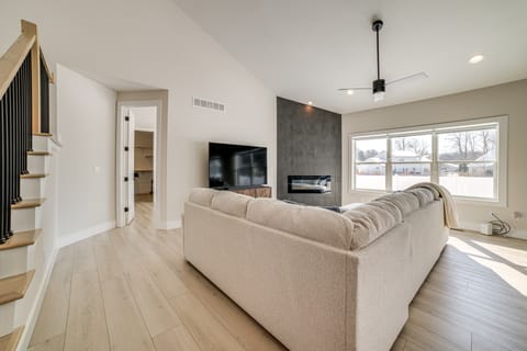 2 Mi to Notre Dame: Spacious Home w/ Private Yard House in South Bend