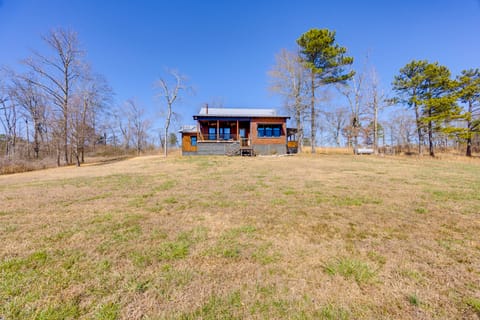 Hot Tub + Grill: Rustic Altoona Cabin w/ Views House in Alabama