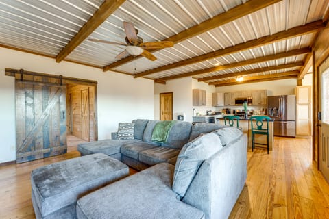 Hot Tub + Grill: Rustic Altoona Cabin w/ Views House in Alabama