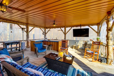 Reel in Fish, Relax By Fire: McMinnville Cabin House in Tennessee