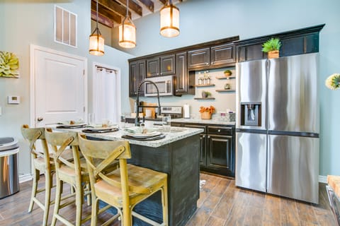 Dtwn Loft in the Heart of Monett: Pets Welcome! Apartment in Ozark Mountains