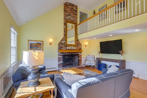 Beach & Golf Hub w/ All-Season Sunroom in Cape Cod House in Orleans