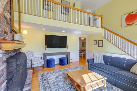 Beach & Golf Hub w/ All-Season Sunroom in Cape Cod House in Orleans