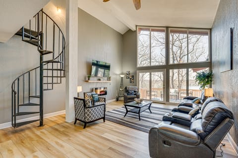 Luxury Lake Home, Amazing Views, Resort Amenities House in Lake of the Ozarks