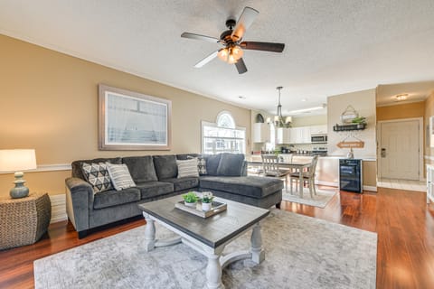 2 Mi to Broadway at the Beach: Condo w/ Pool! Apartment in Carolina Forest