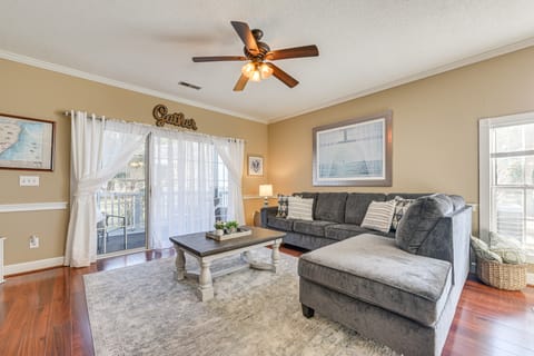 2 Mi to Broadway at the Beach: Condo w/ Pool! Apartment in Carolina Forest